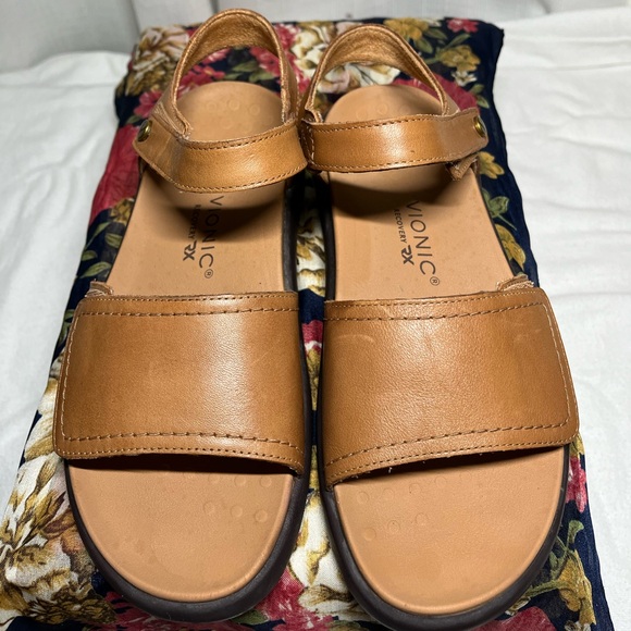 Vionic awaken RX tan NWOB - 6 - Picture 3 of 13